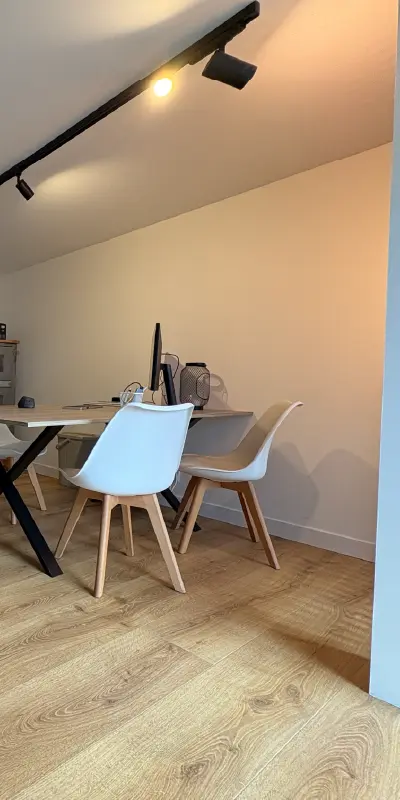 image d'un bureau fini après les travaux de rénovation 