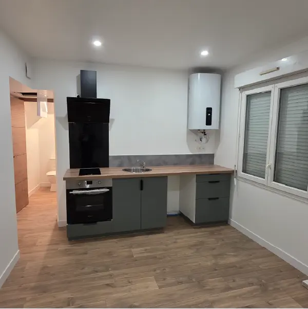 Photo de travaux de rénovation, et d'un cuisine aménagée dans un appartement à Agneaux près de Saint-Lô