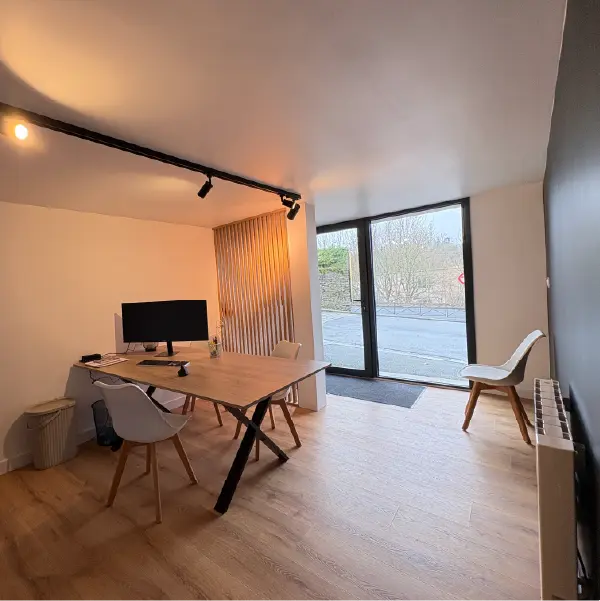 Photo d'une réhabilitation pour des bureaux d'entreprise à Saint-Lô