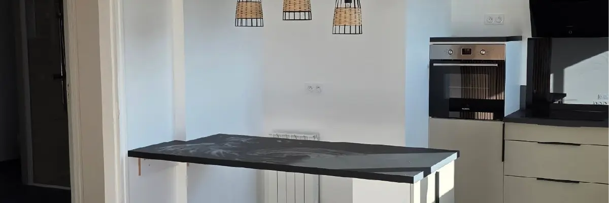 photo-longue-realisation-10 photo de la cuisine équipée installée pendant la rénovation de l'appartement de Périers