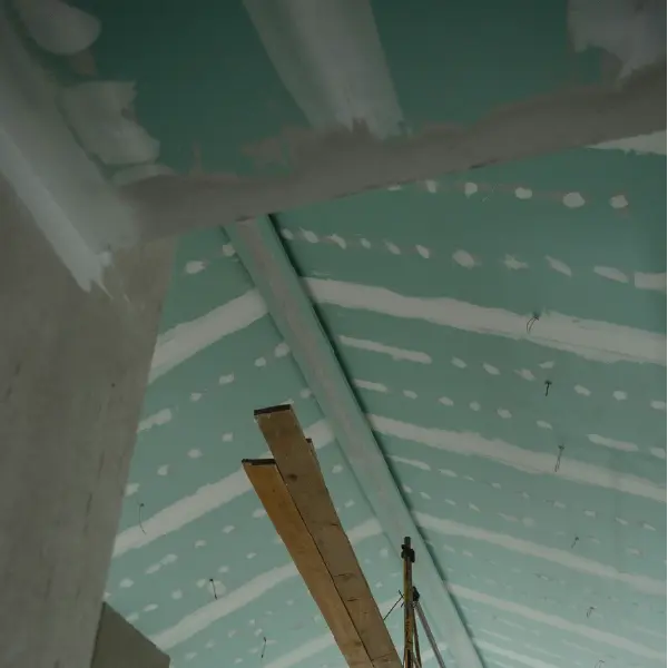 photo d'un chantier de réhabilitation avec placo et isolation dans une maison à Vire (manche)