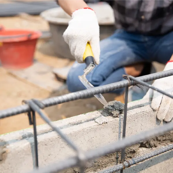 image qui illustre la réalisation de travaux de gros oeuvre lors d'une rénovation de maison sur Coutances dans la manche (normandie)