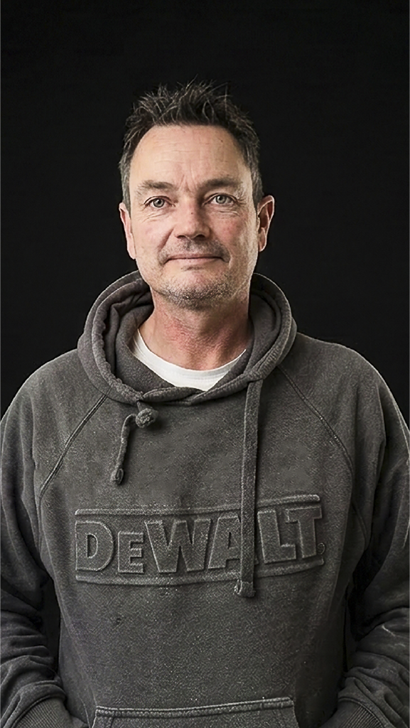 photo de Thomas, plaquiste et plâtrier de l'entreprise de rénovation.